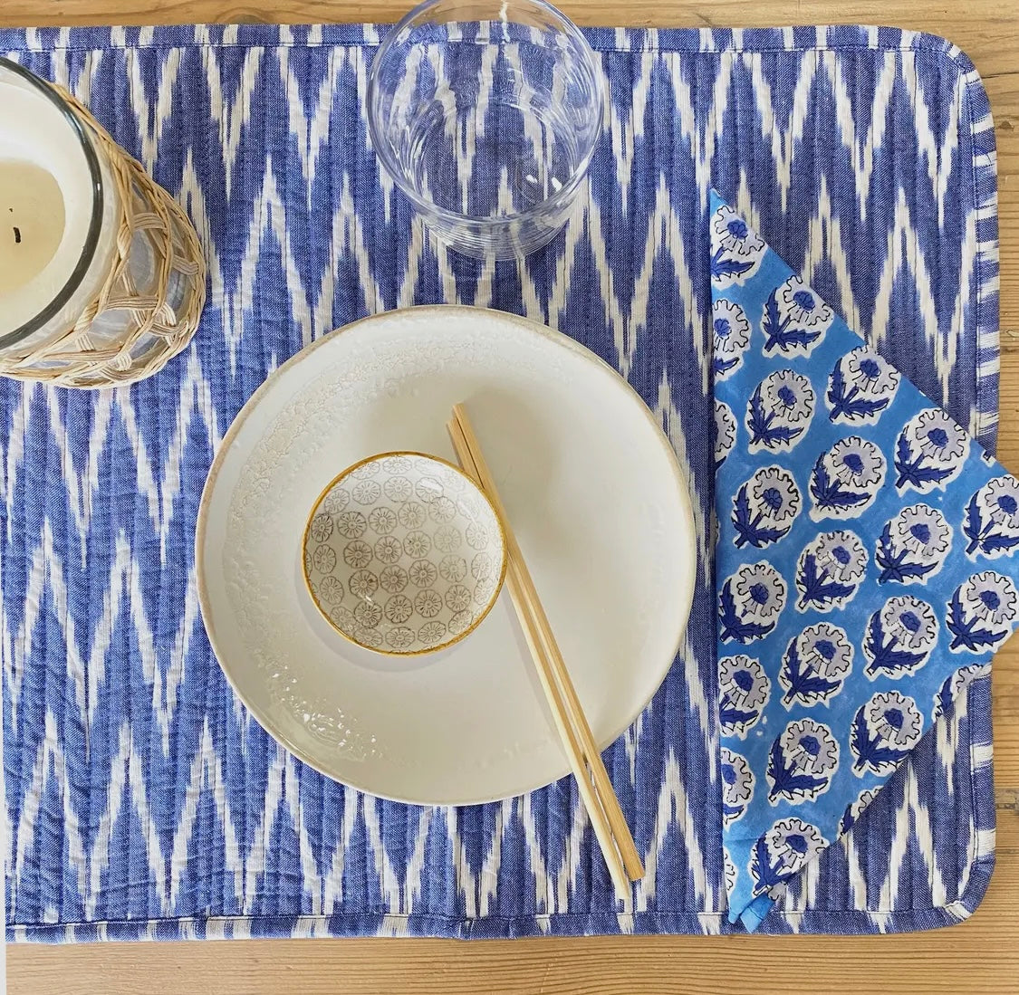 Reversible placemat and napkin