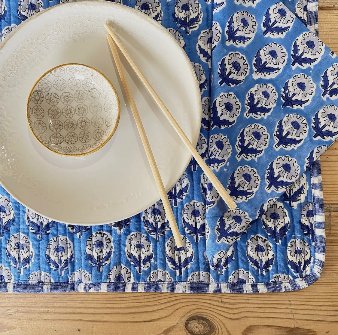 Reversible placemat and napkin