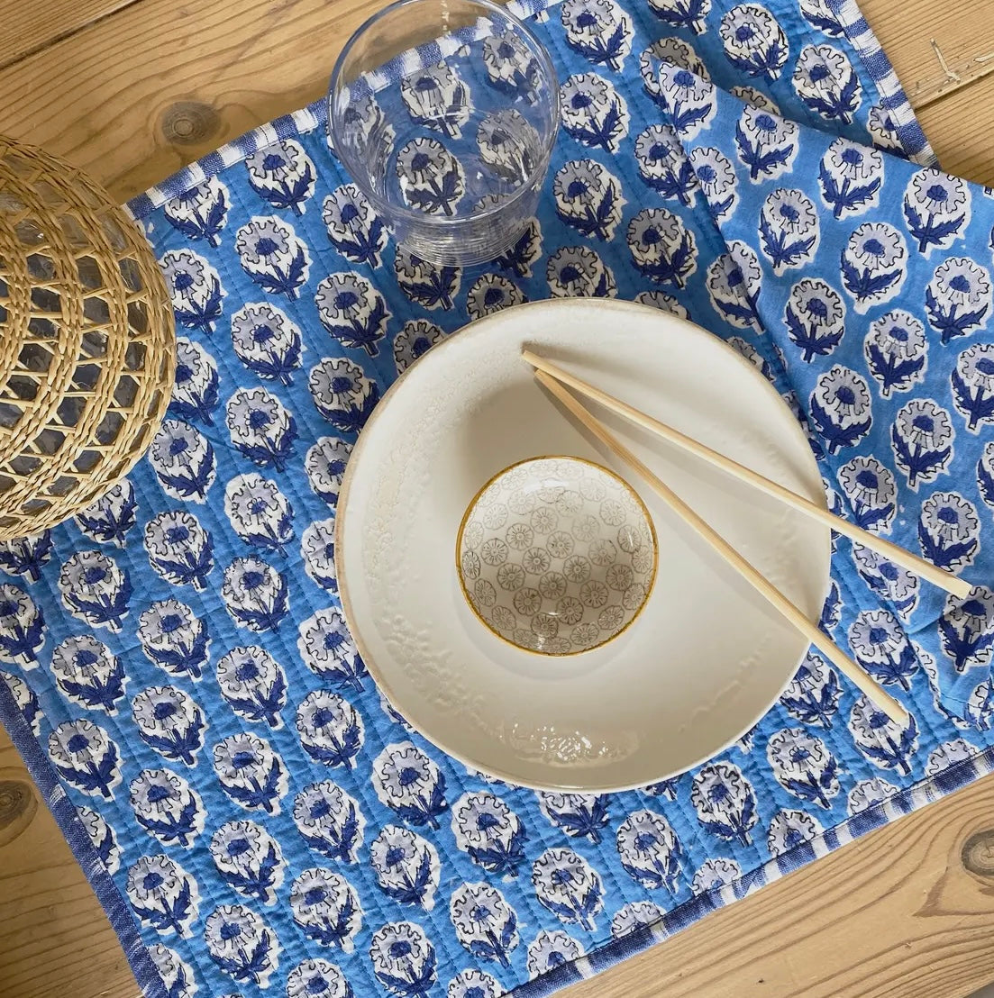 Reversible placemat and napkin