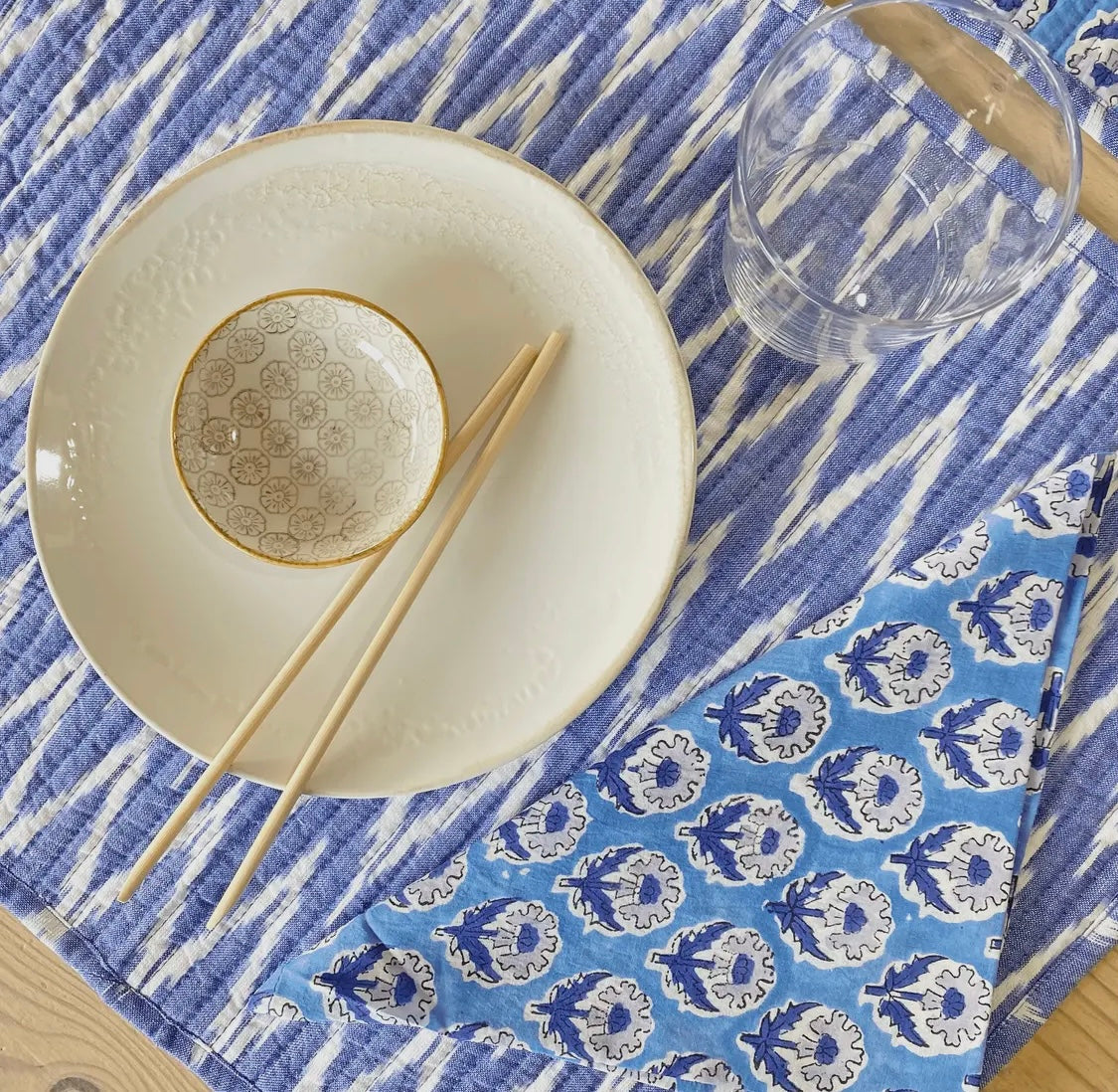 Reversible placemat and napkin