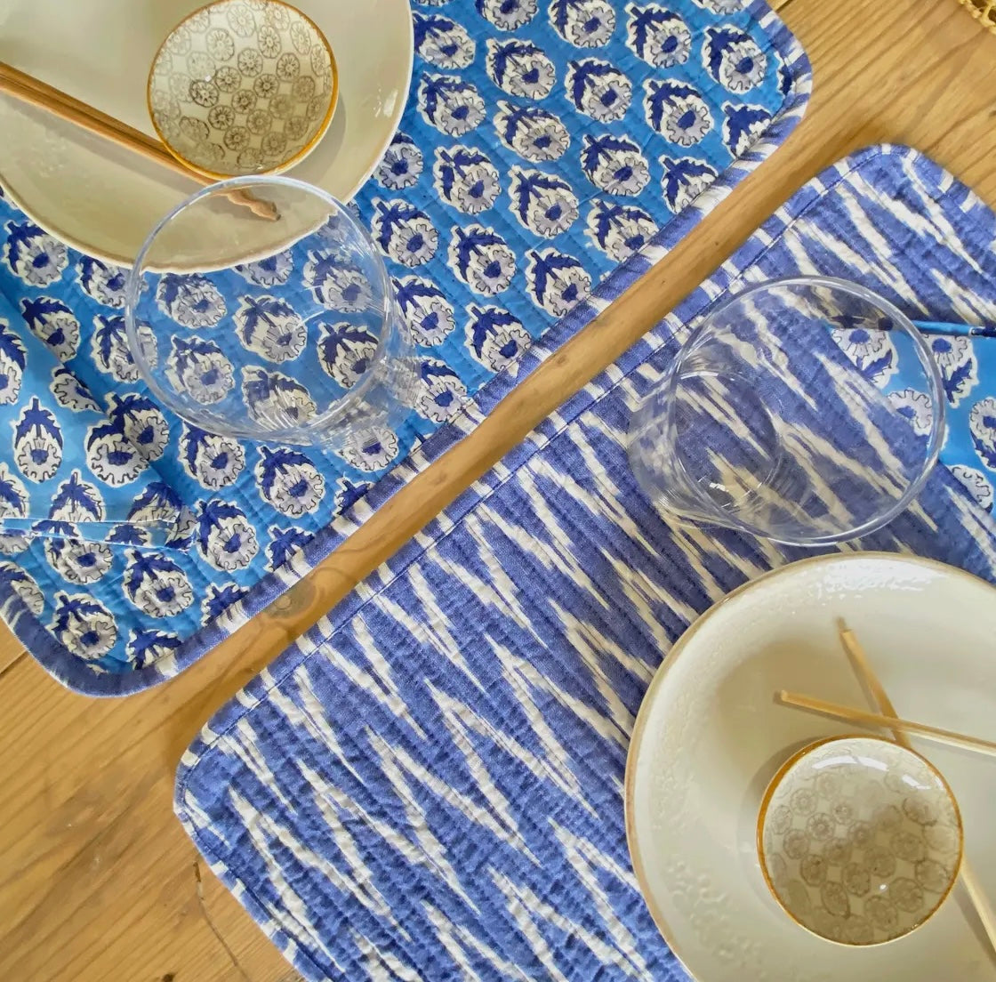 Reversible placemat and napkin