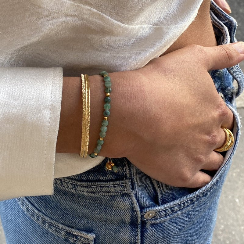 Bracelet with emeralds and gold plated beads