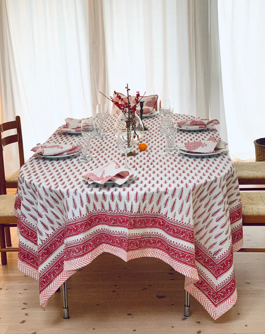 Table cloth 180x270 cm