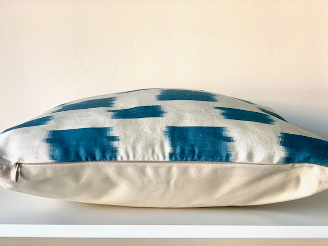 Silk cushion 40x40 cm